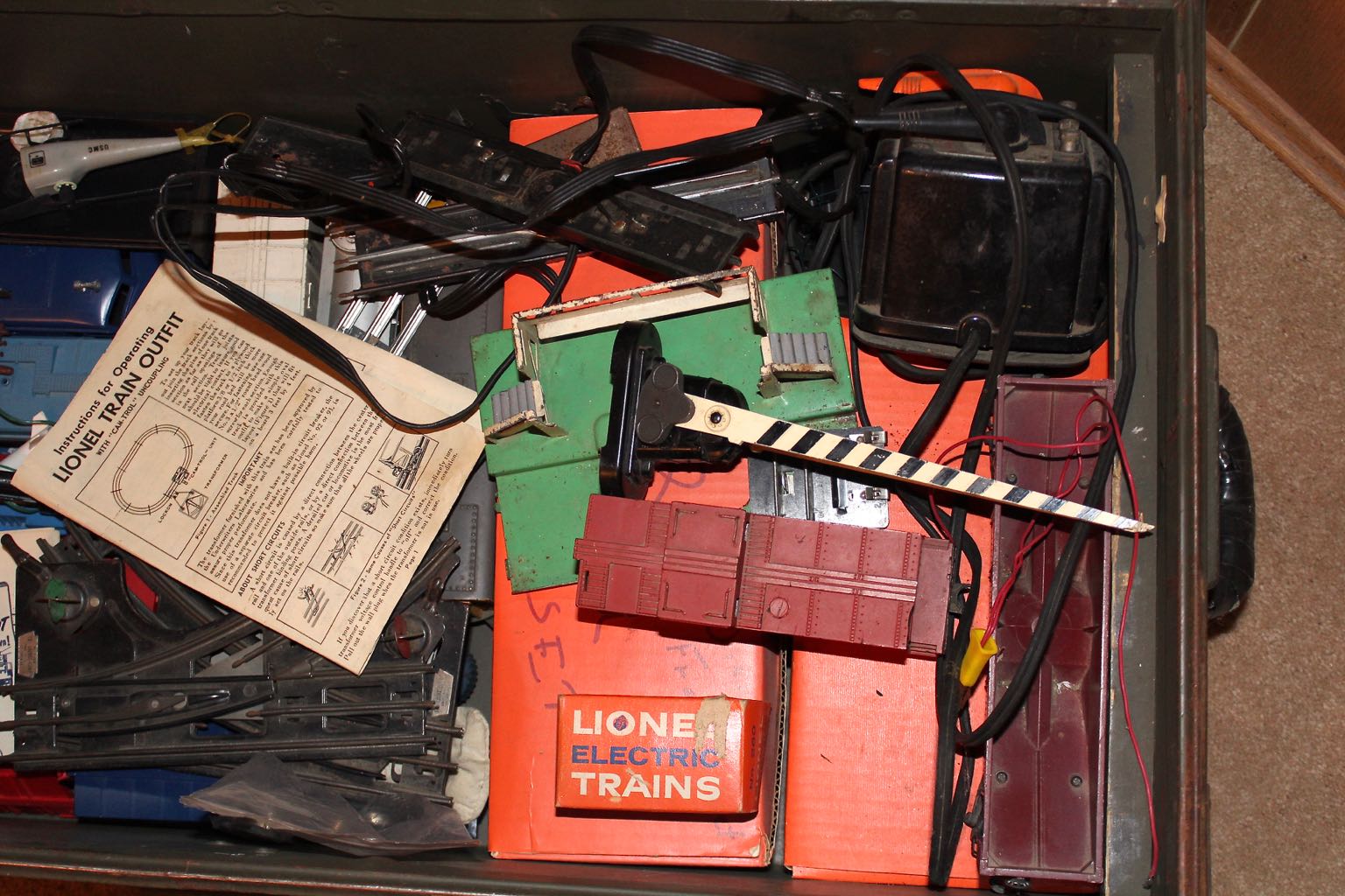 Vintage Lionel "O" Scale Train Set Collectibles