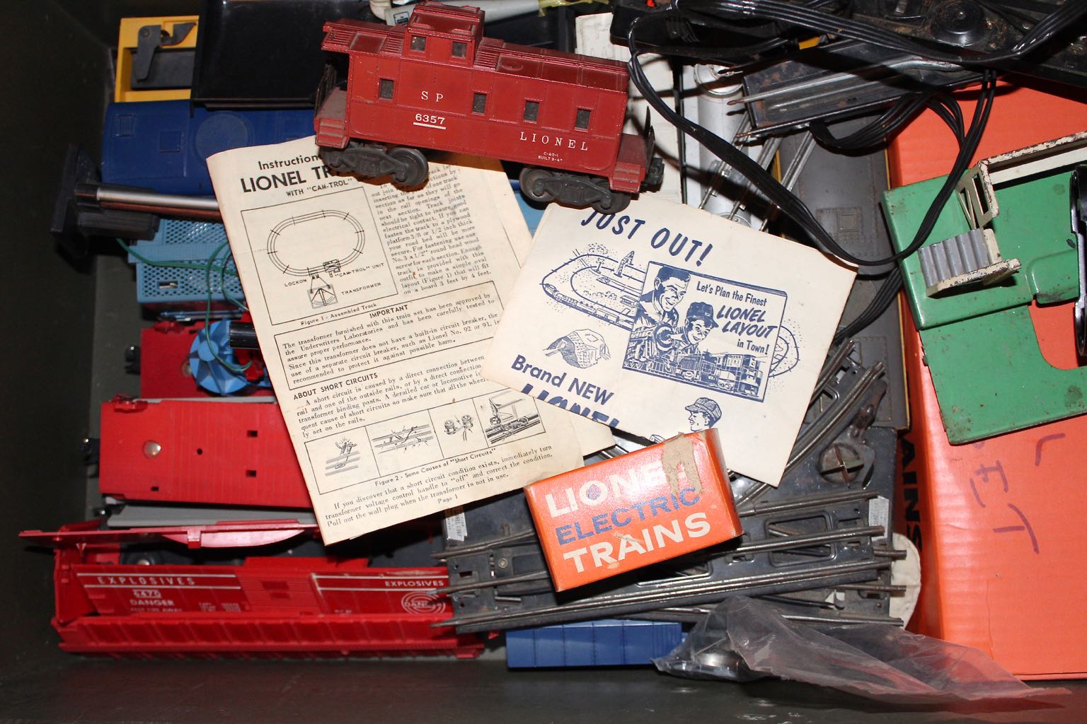 Vintage Lionel "O" Scale Train Set Collectibles