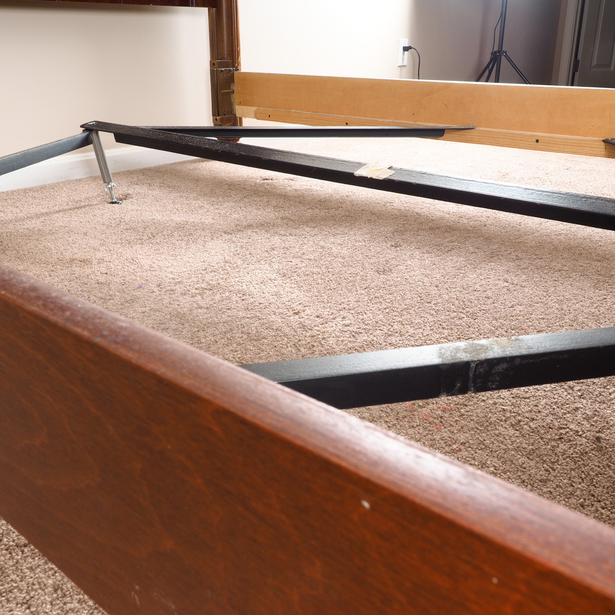 Chris Madden Collection Adjustable Full or Queen Bed