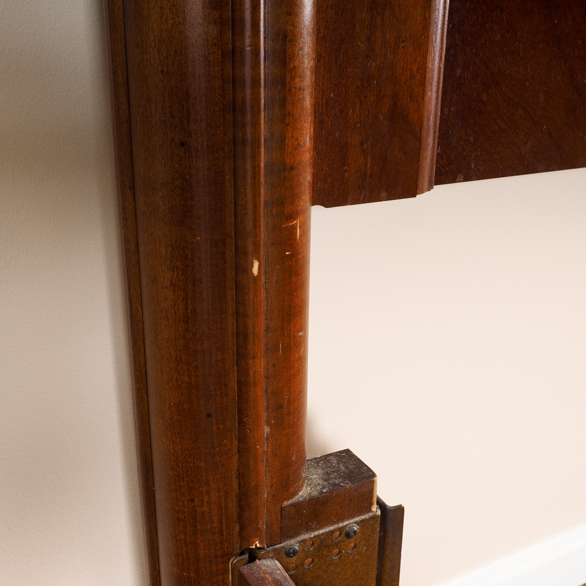 Chris Madden Collection Adjustable Full or Queen Bed