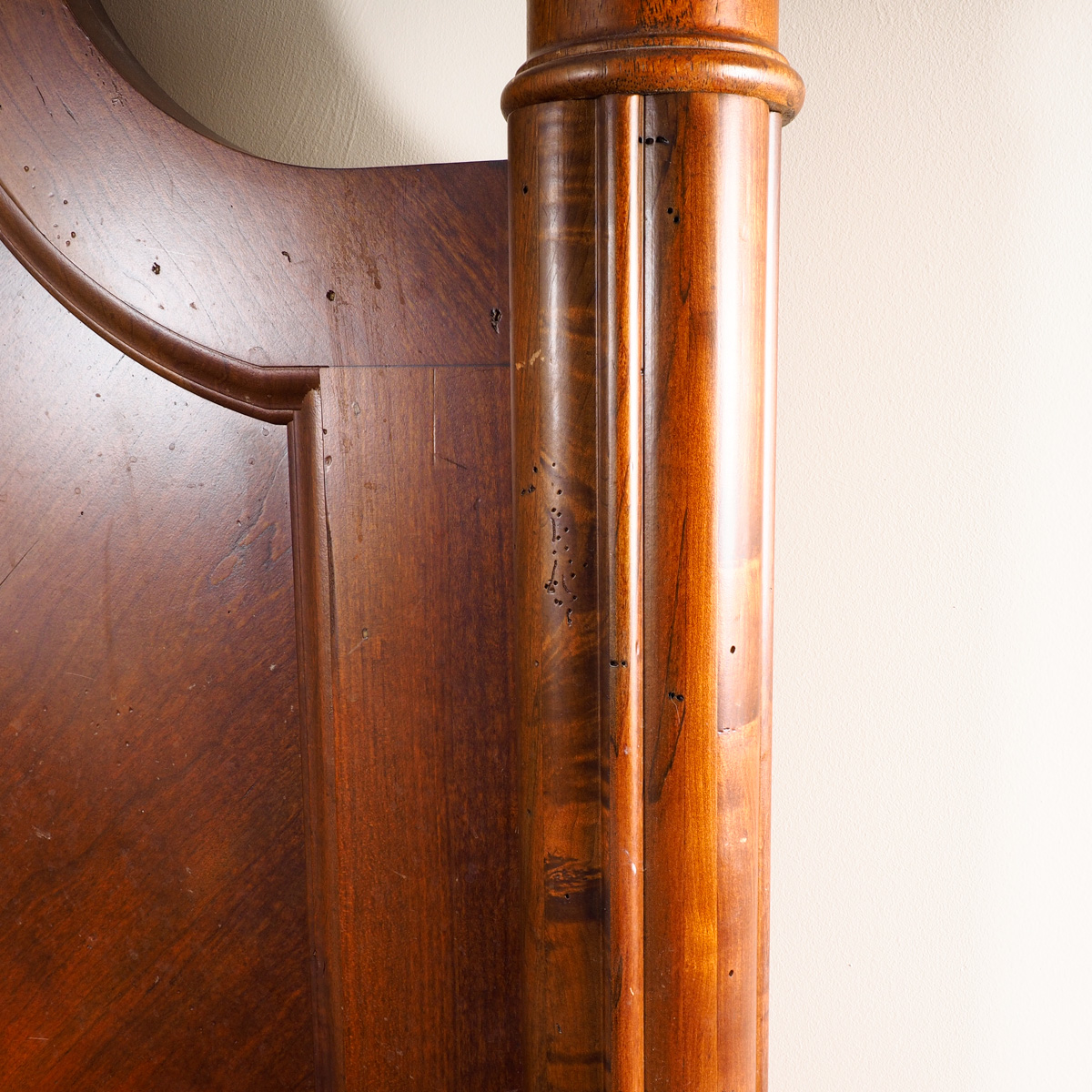 Chris Madden Collection Adjustable Full or Queen Bed