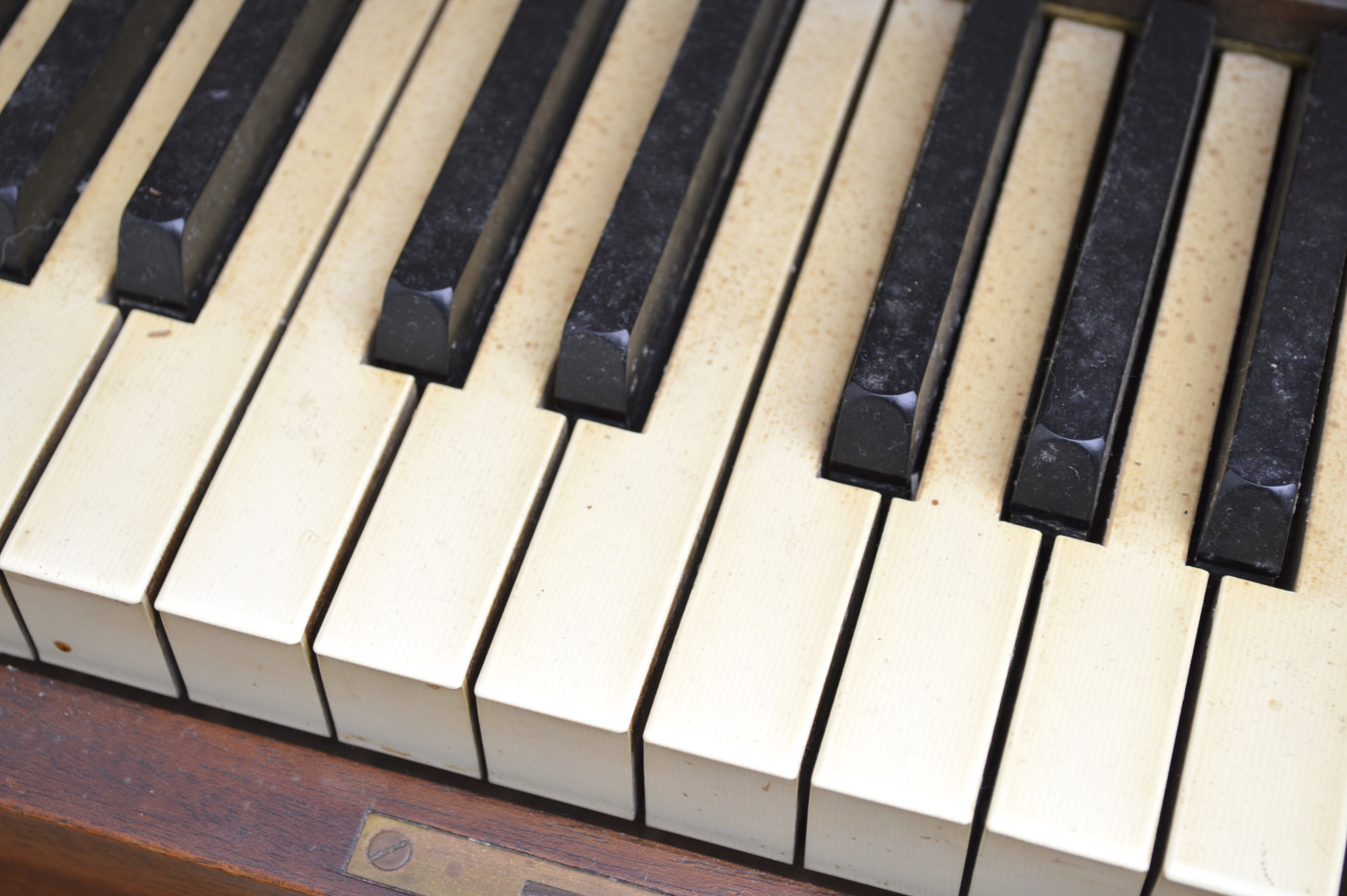 Whitney Baby Grand Piano and Bench