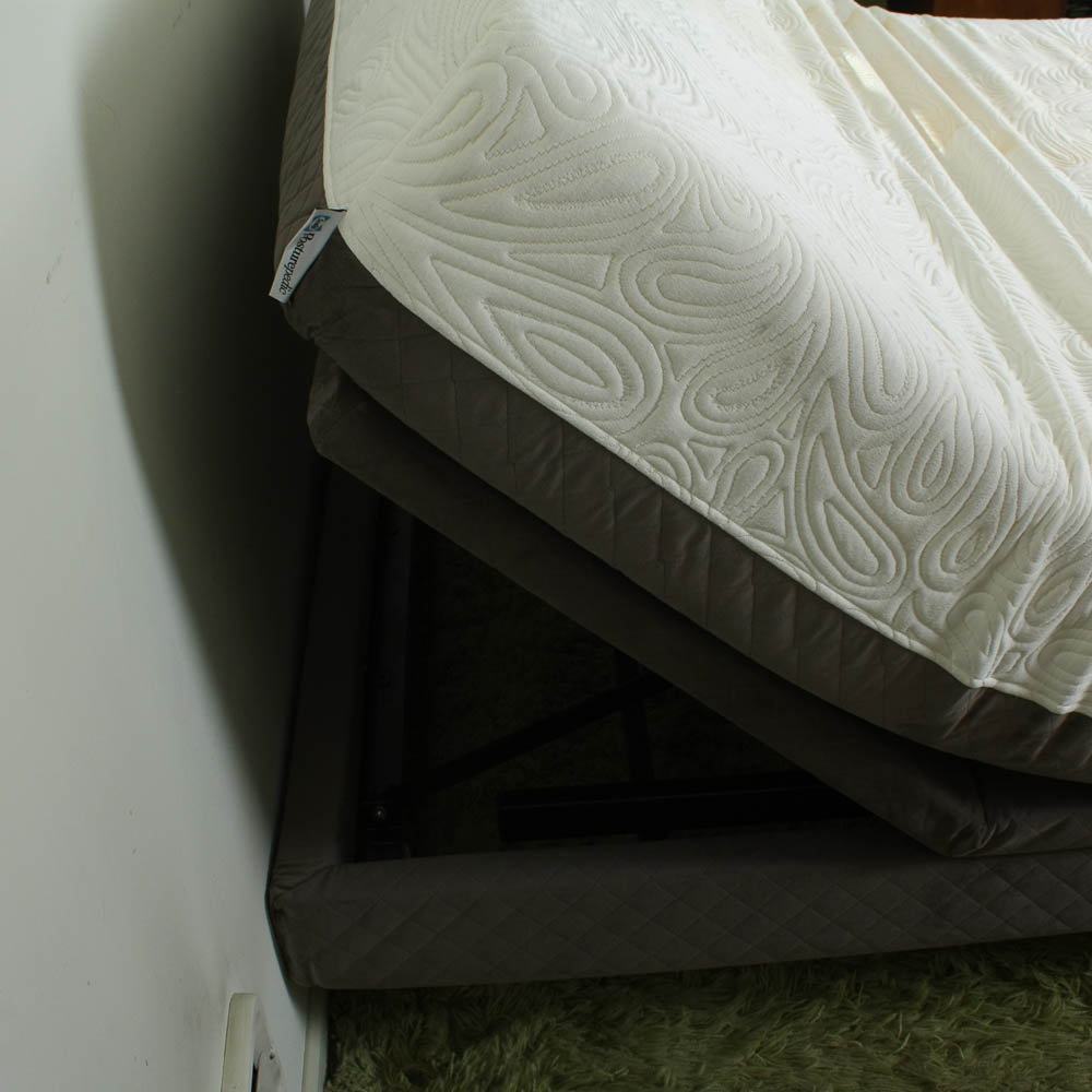 Sealy Reflexion 4 Wireless Adjustable Queen Bed