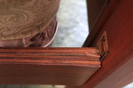 Contemporary Four Poster Queen Size Bed by Broyhill With Bedding