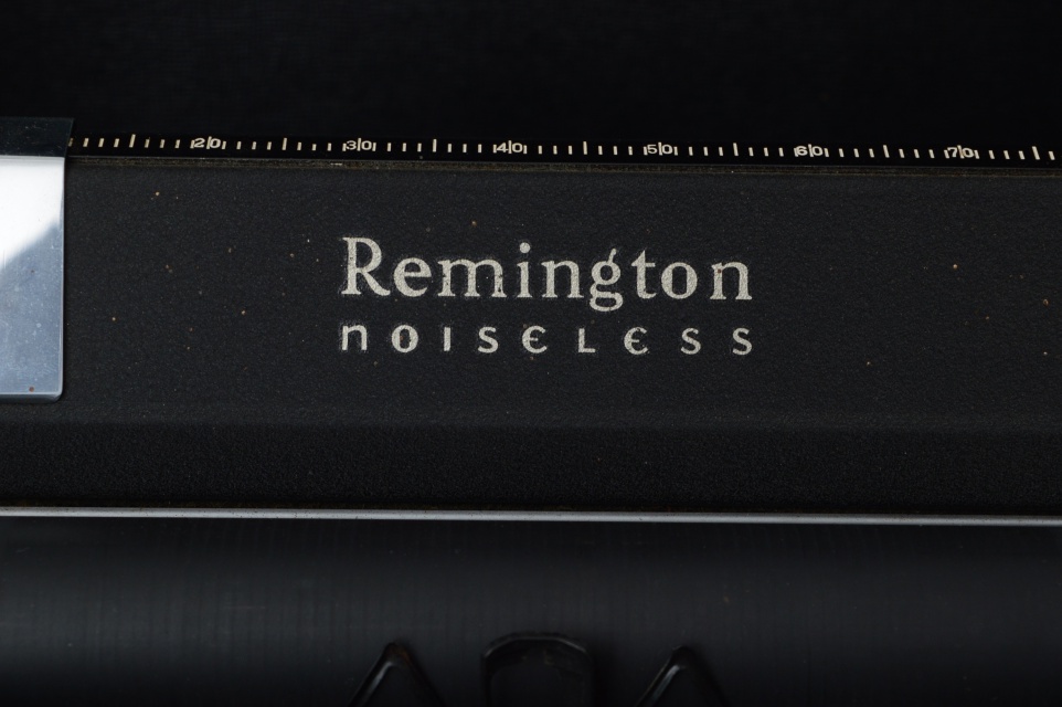Remington Noiseless Typewriter with Case