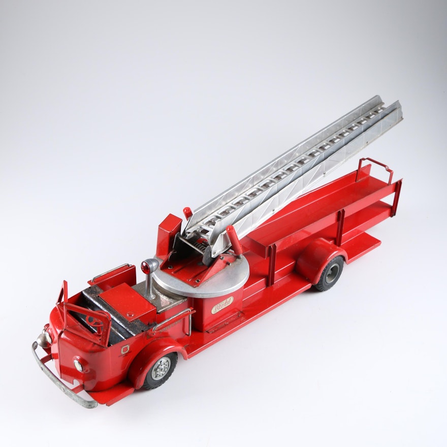 Doepke Model Toys Rossmoyne American LaFrance 1:16 Scale Firetruck