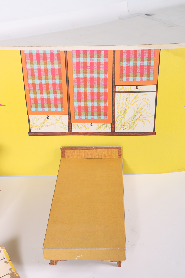 1962 Barbie's Dream House "Teenage Fashion Model"