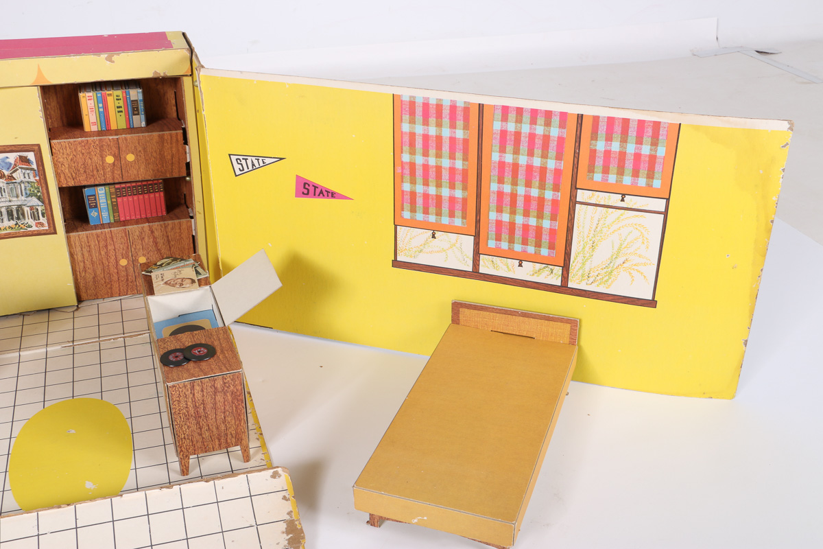 1962 Barbie's Dream House "Teenage Fashion Model"