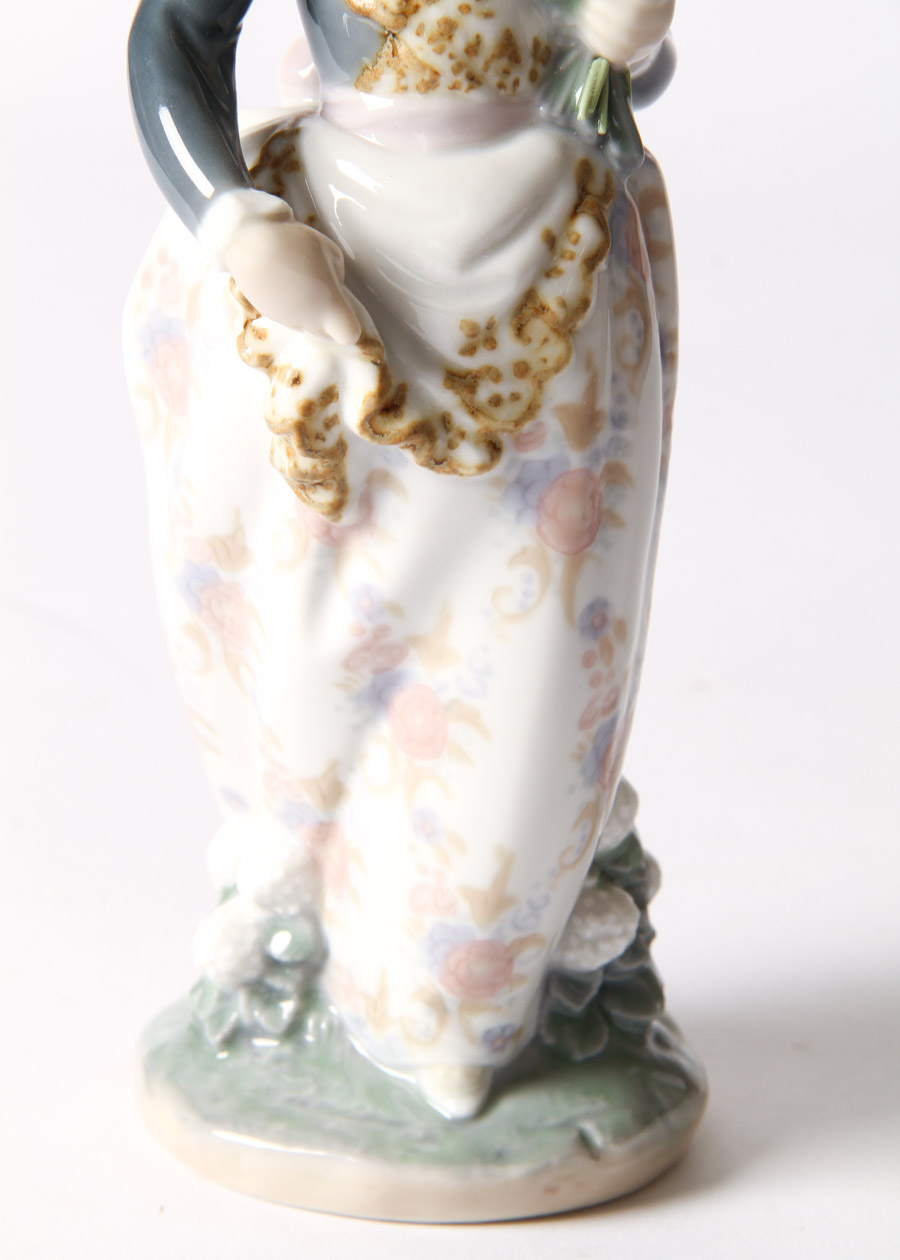 Lladro " Valencian Girl with Flowers" Figurine