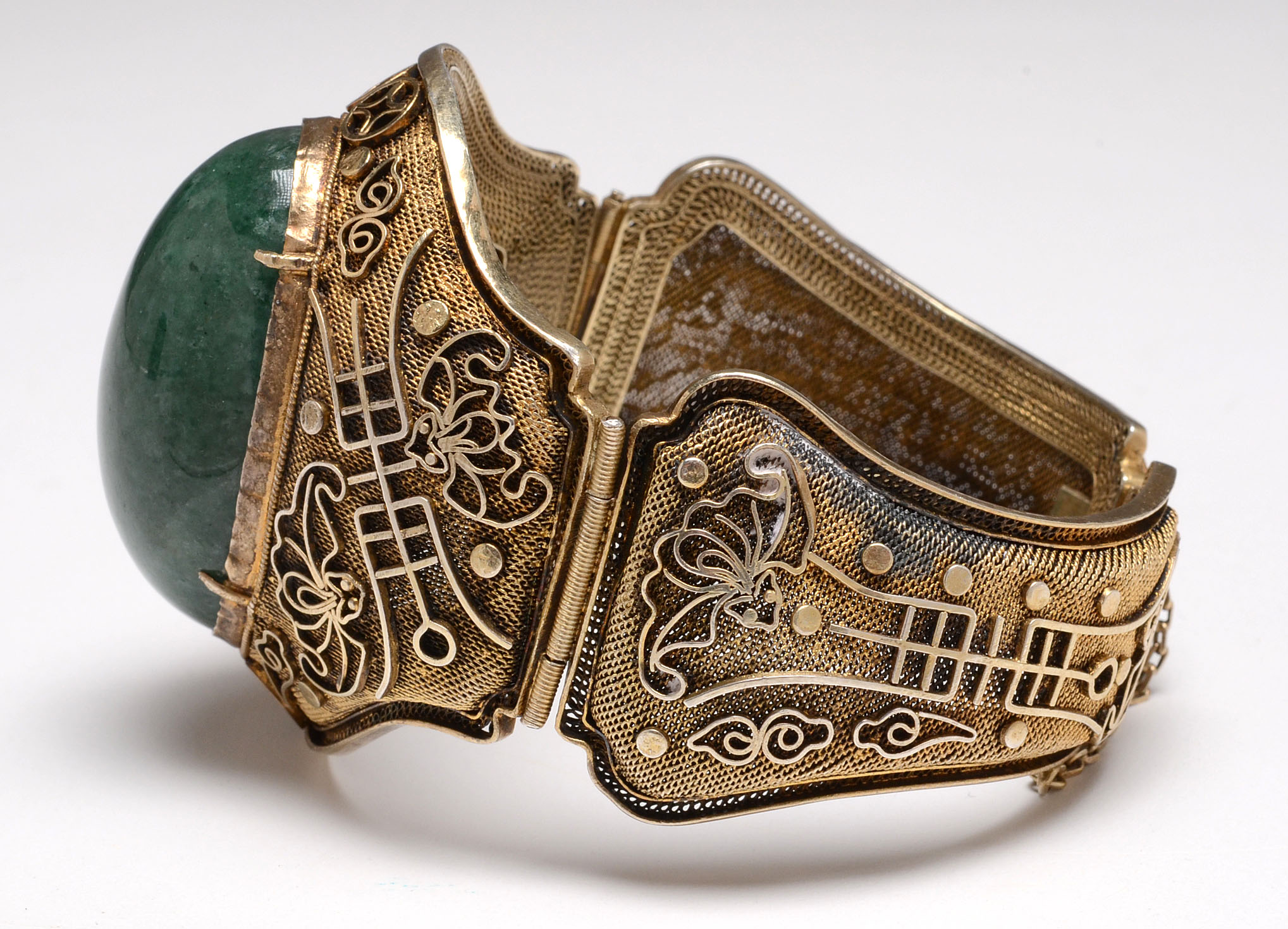 19th Century Chinese Qing Dynasty Period Serpentine Hinge Bracelet with Longevity and Bat Symbols in Mesh Silver with Gold Wash