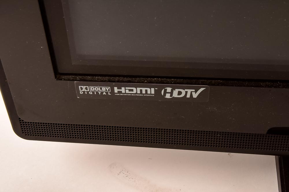 Dolby Digital HDMI Vizio 33" Television
