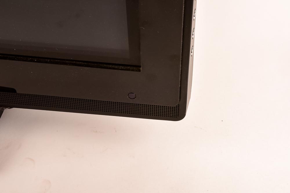 Dolby Digital HDMI Vizio 33" Television