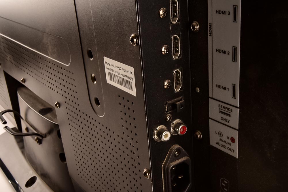 Dolby Digital HDMI Vizio 33" Television