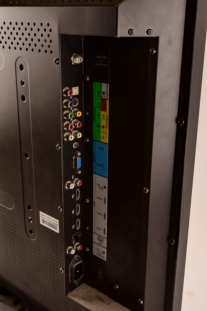 Dolby Digital HDMI Vizio 33" Television