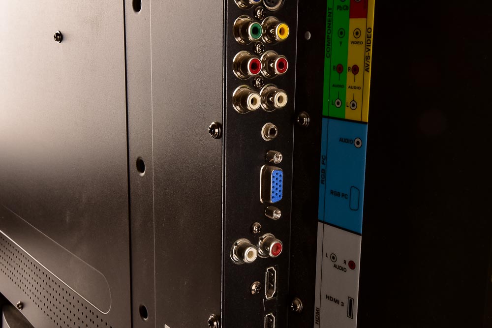 Dolby Digital HDMI Vizio 33" Television