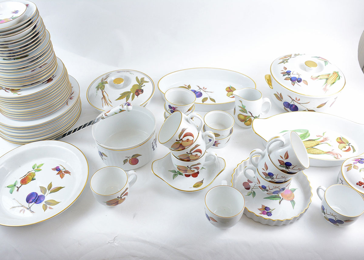 Royal Worcester "C51 Evesham" Fine Bone China Dinner Service
