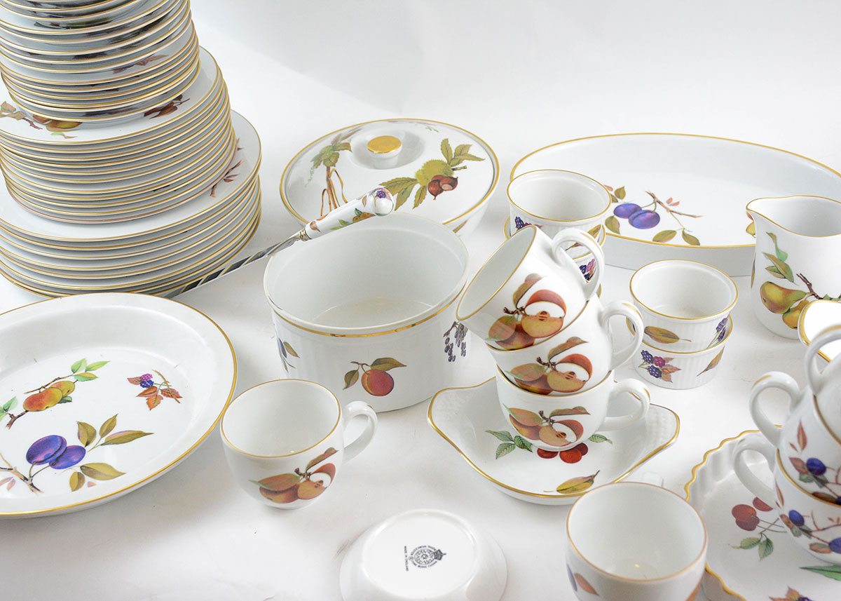 Royal Worcester "C51 Evesham" Fine Bone China Dinner Service