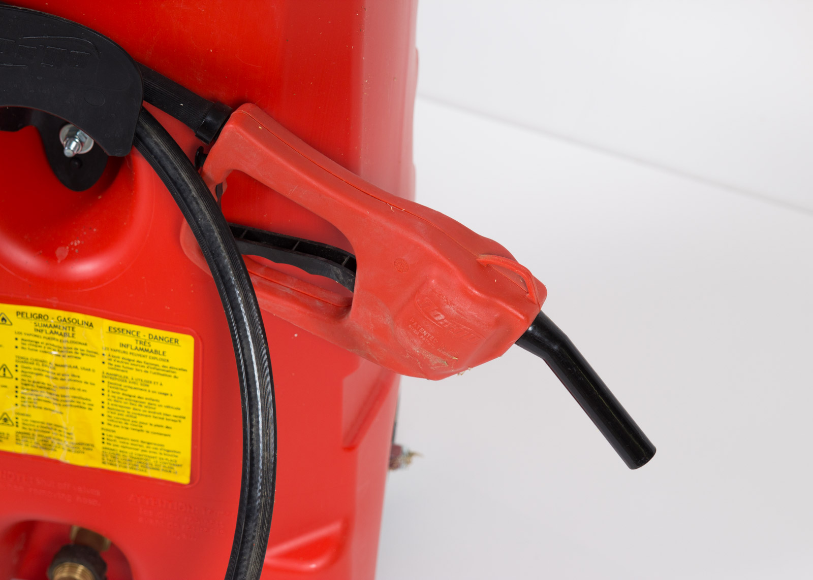 Flon'Go DuraMax Rolling 14 Gallon Gas Can with Gravity Feed Hose