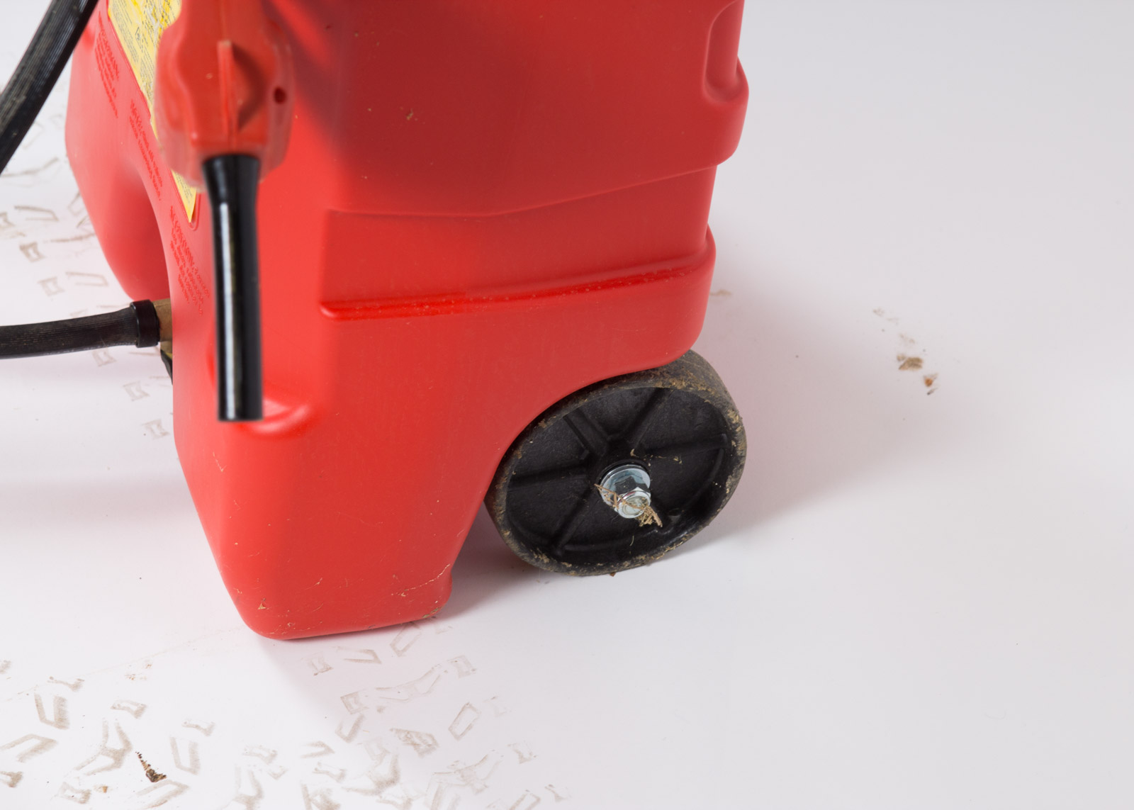 Flon'Go DuraMax Rolling 14 Gallon Gas Can with Gravity Feed Hose