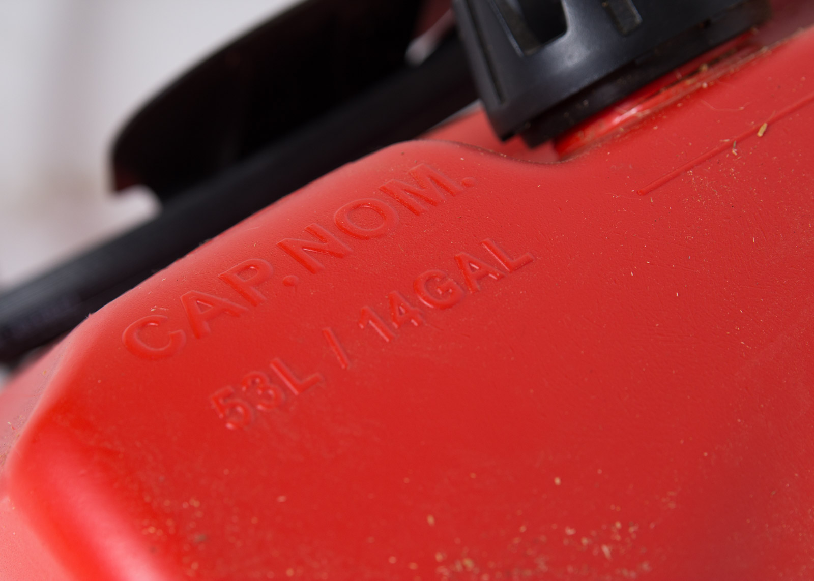 Flon'Go DuraMax Rolling 14 Gallon Gas Can with Gravity Feed Hose