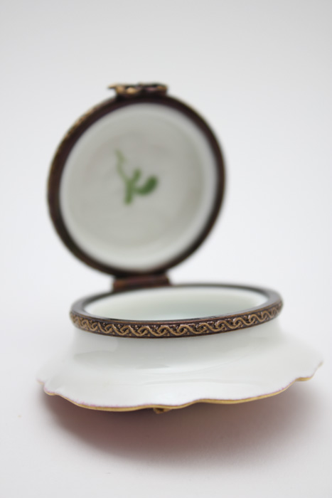 Limoges Eclair on Plate Trinket Box