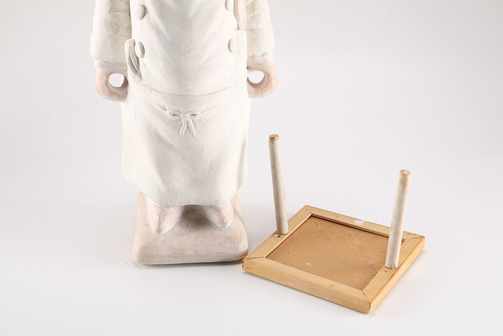 Ceramic Pig Holding Chalkboard Figurine