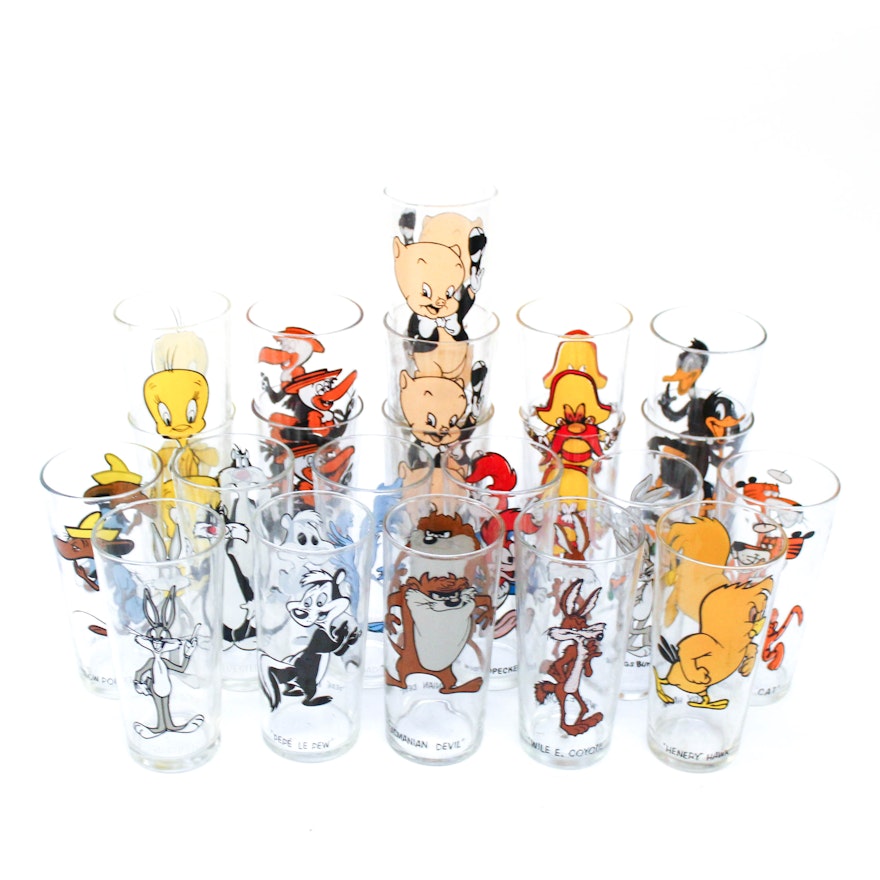 Very Generous Collection Of Looney Tunes Glassware Circa 1973