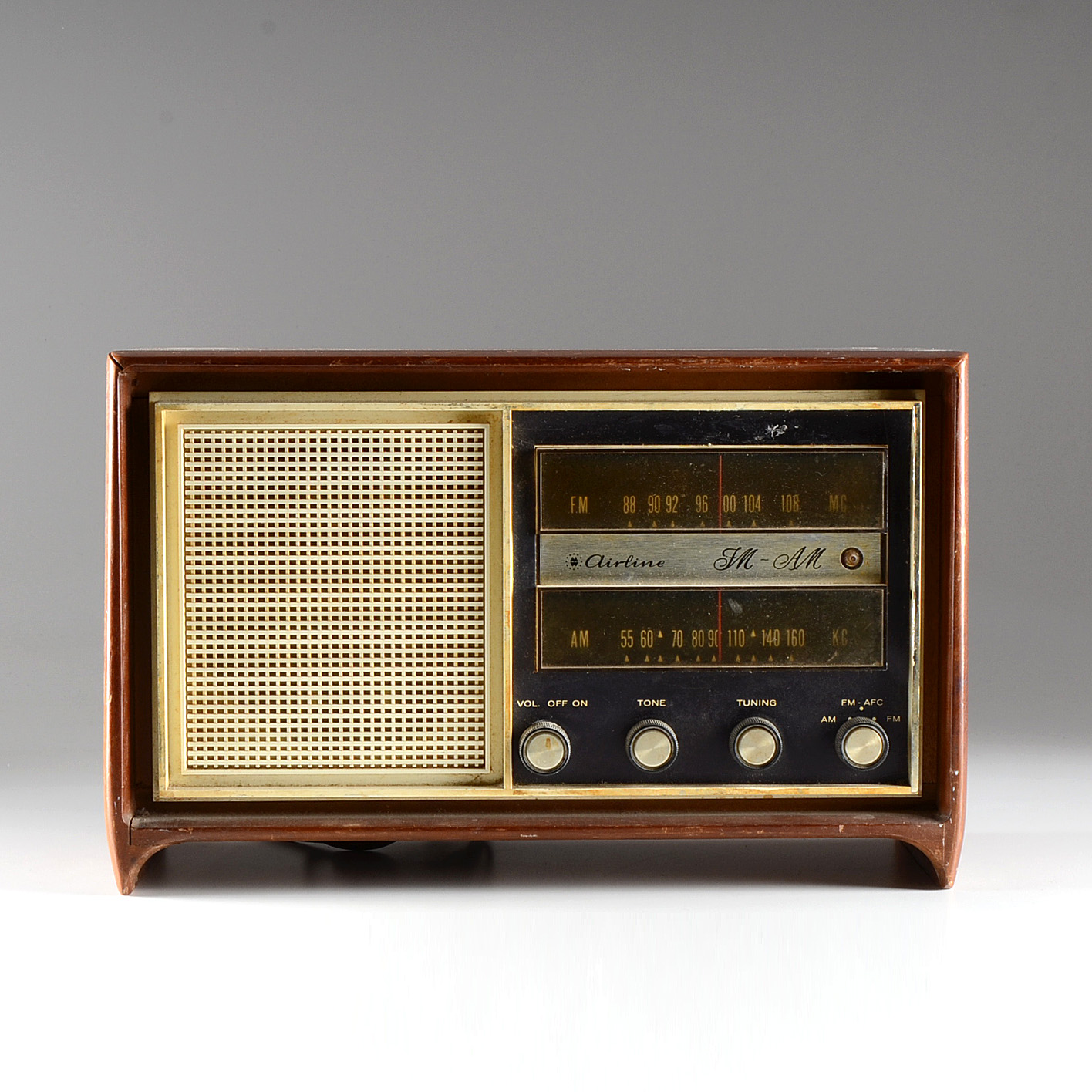 Vintage Montgomery Ward Airline Radio