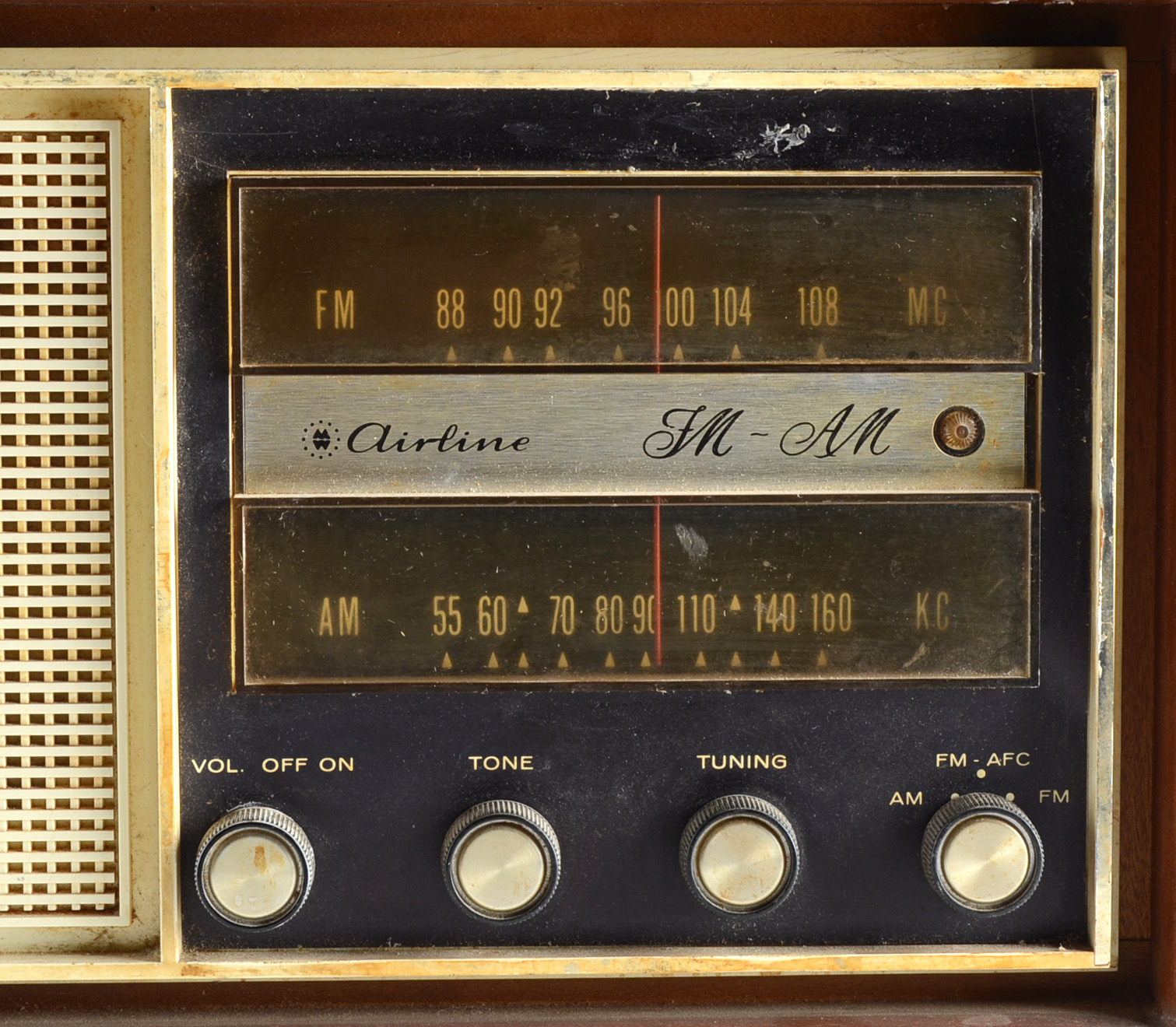 Vintage Montgomery Ward Airline Radio