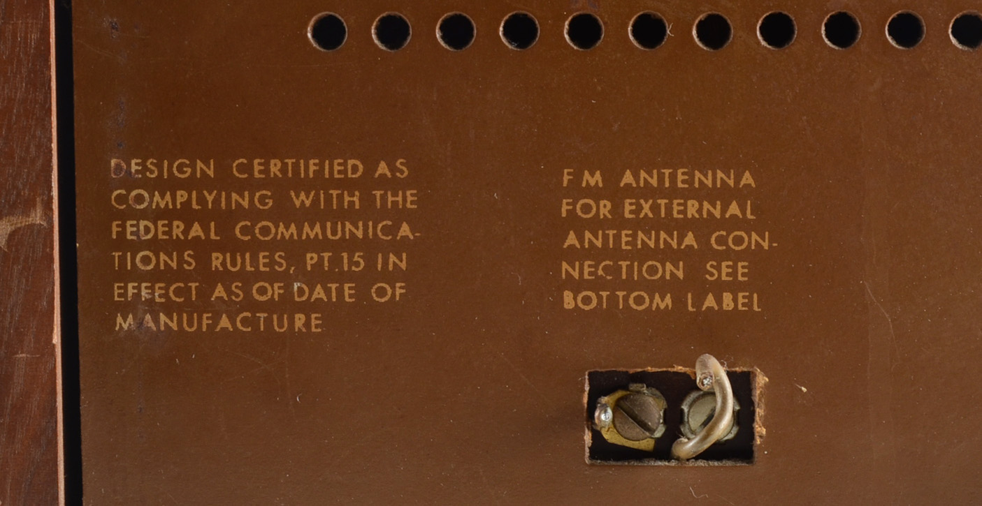 Vintage Montgomery Ward Airline Radio