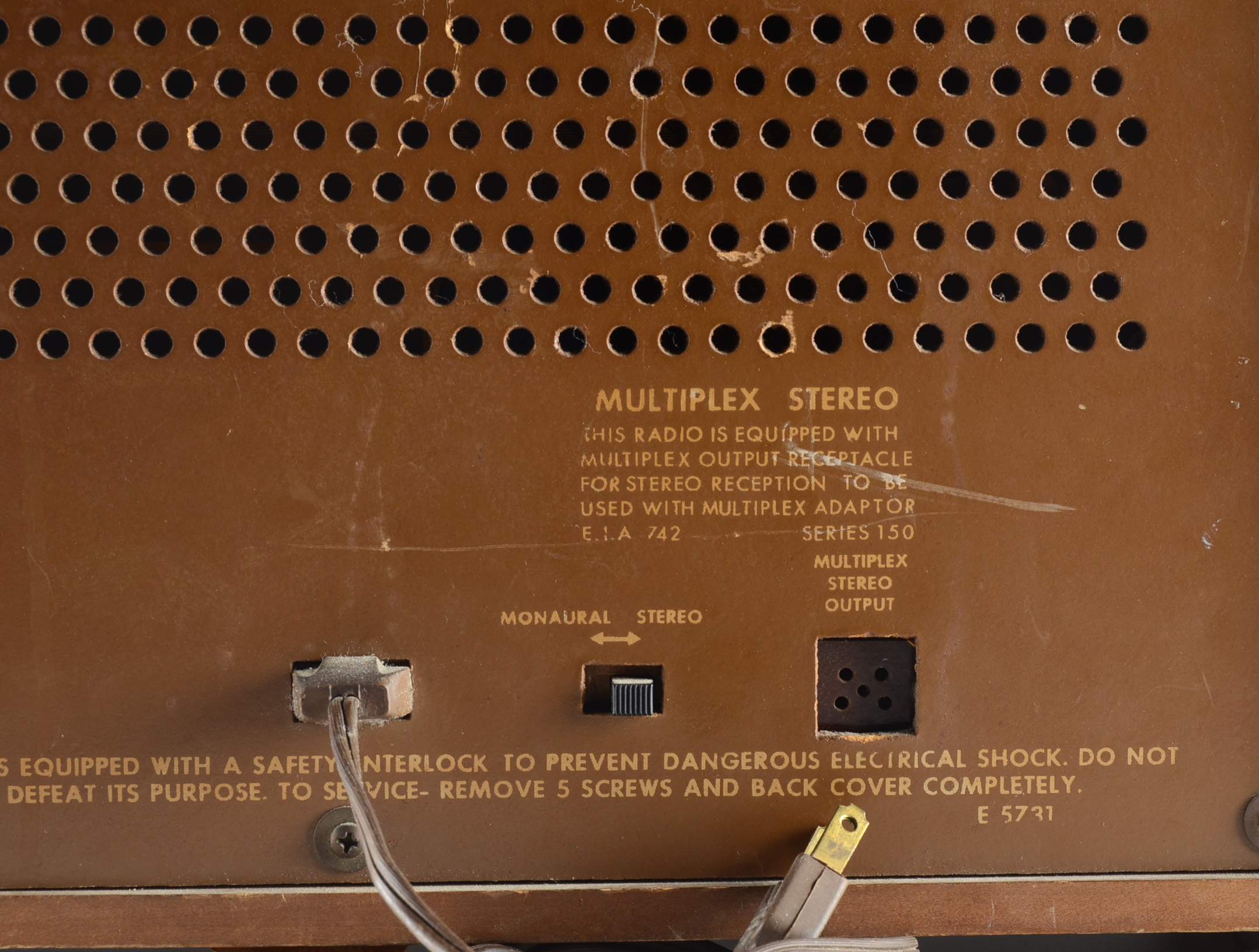 Vintage Montgomery Ward Airline Radio