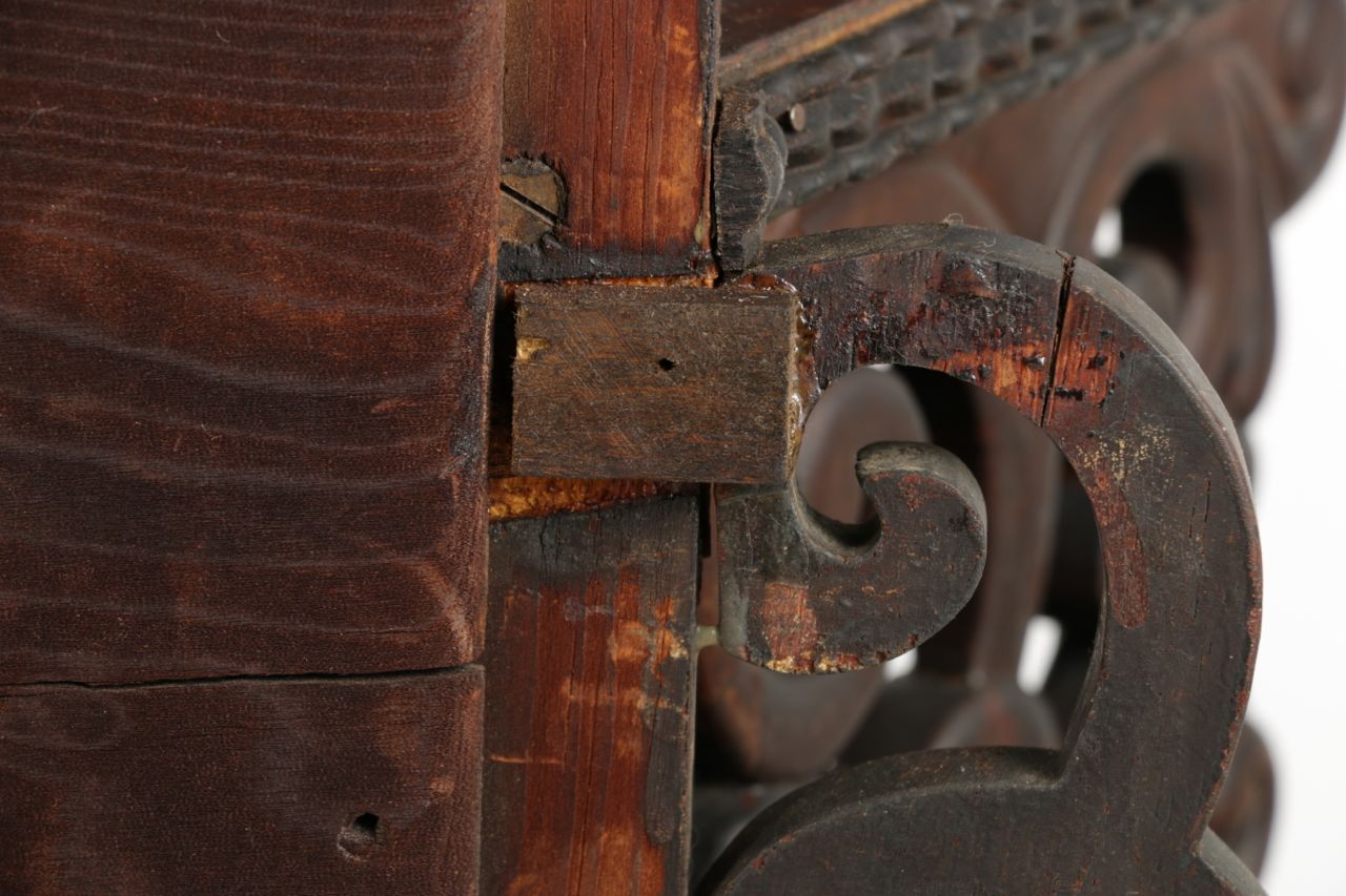 Fine American Rococo Revival Rosewood Etagère / Console Table