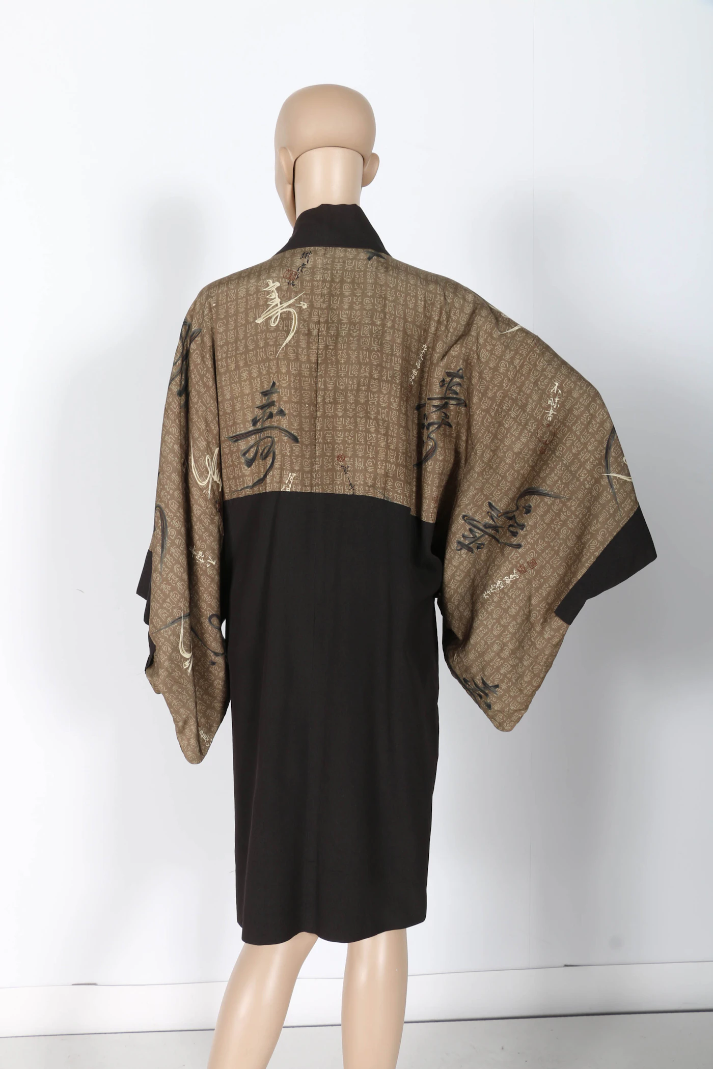 Calligraphy Patterned Haori Style Robe | EBTH