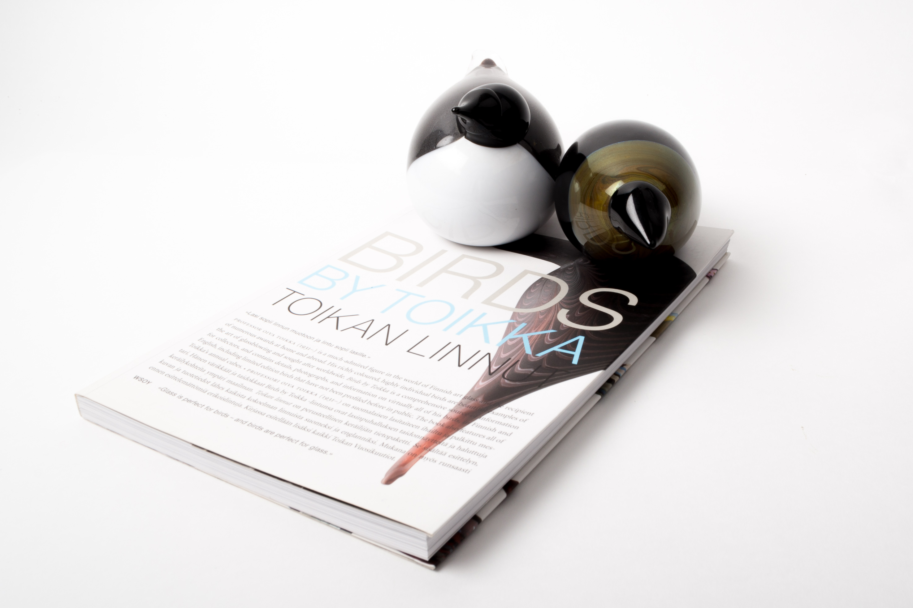 Oiva Toikka Signed Iittala Glass Bird Figurines and Oiva Toikka Book