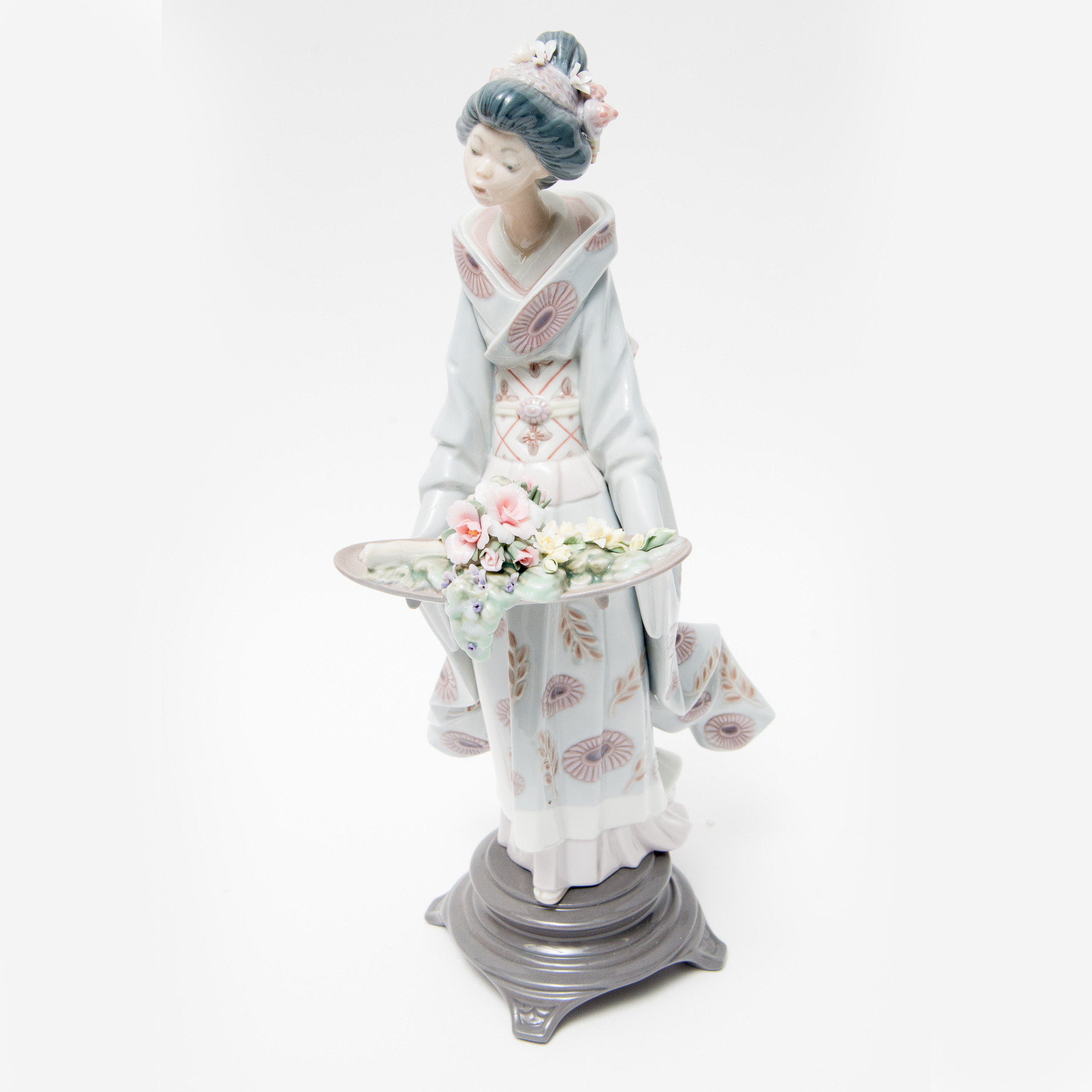 Large Lladro "Nature's Gifts" Geisha Figurine