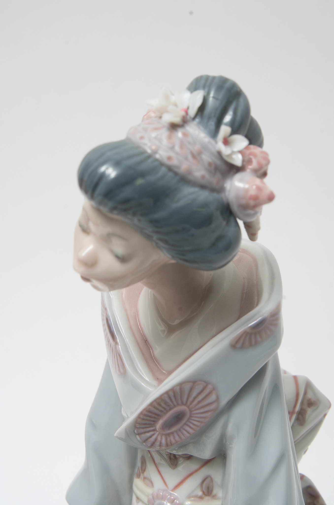 Large Lladro "Nature's Gifts" Geisha Figurine