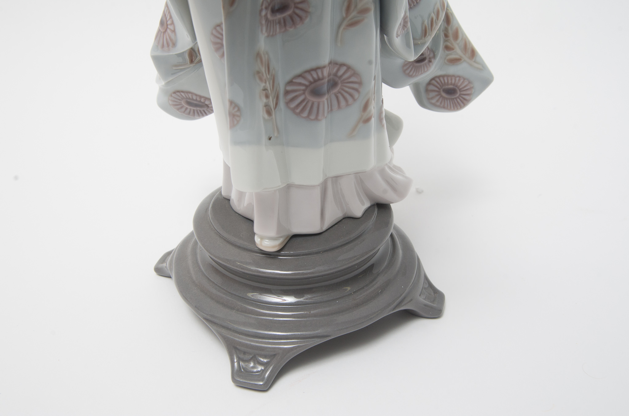 Large Lladro "Nature's Gifts" Geisha Figurine