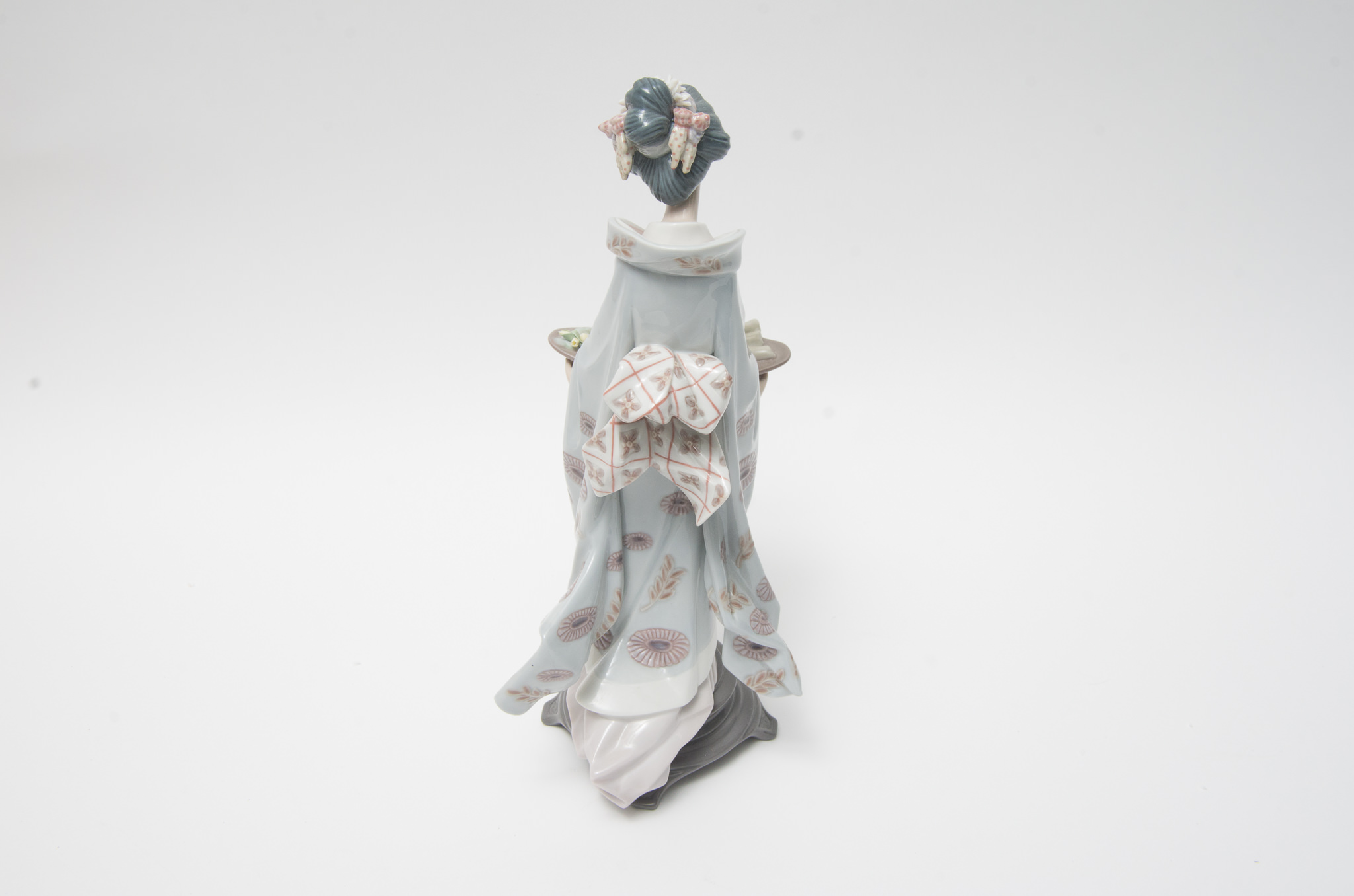 Large Lladro "Nature's Gifts" Geisha Figurine