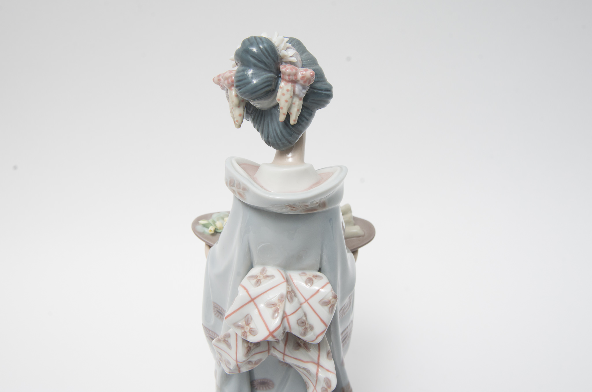 Large Lladro "Nature's Gifts" Geisha Figurine