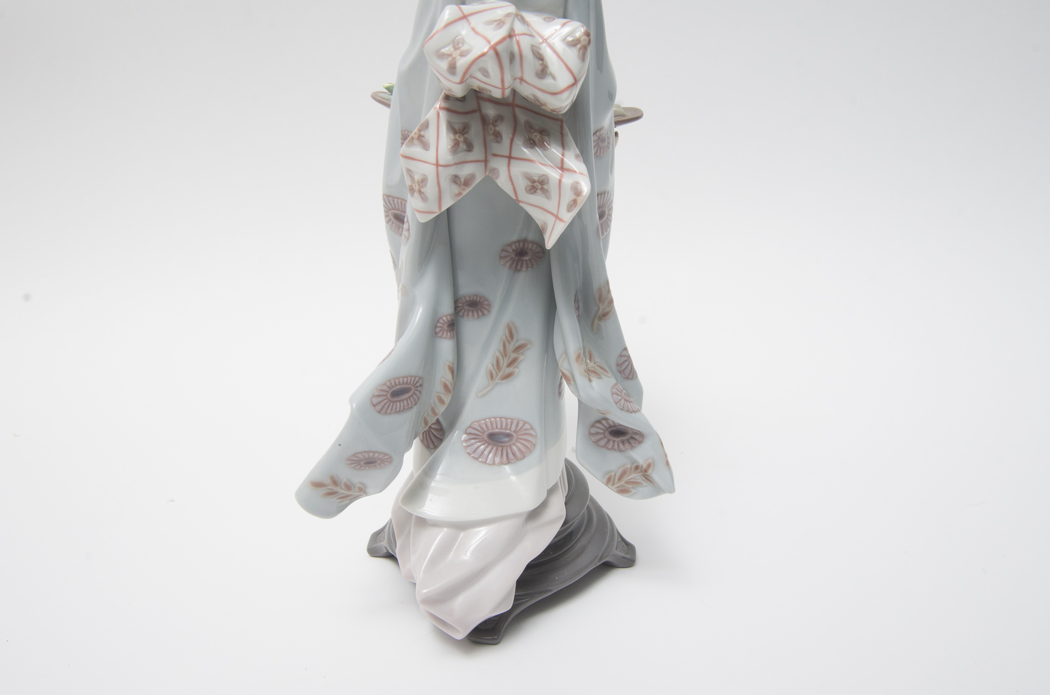 Large Lladro "Nature's Gifts" Geisha Figurine