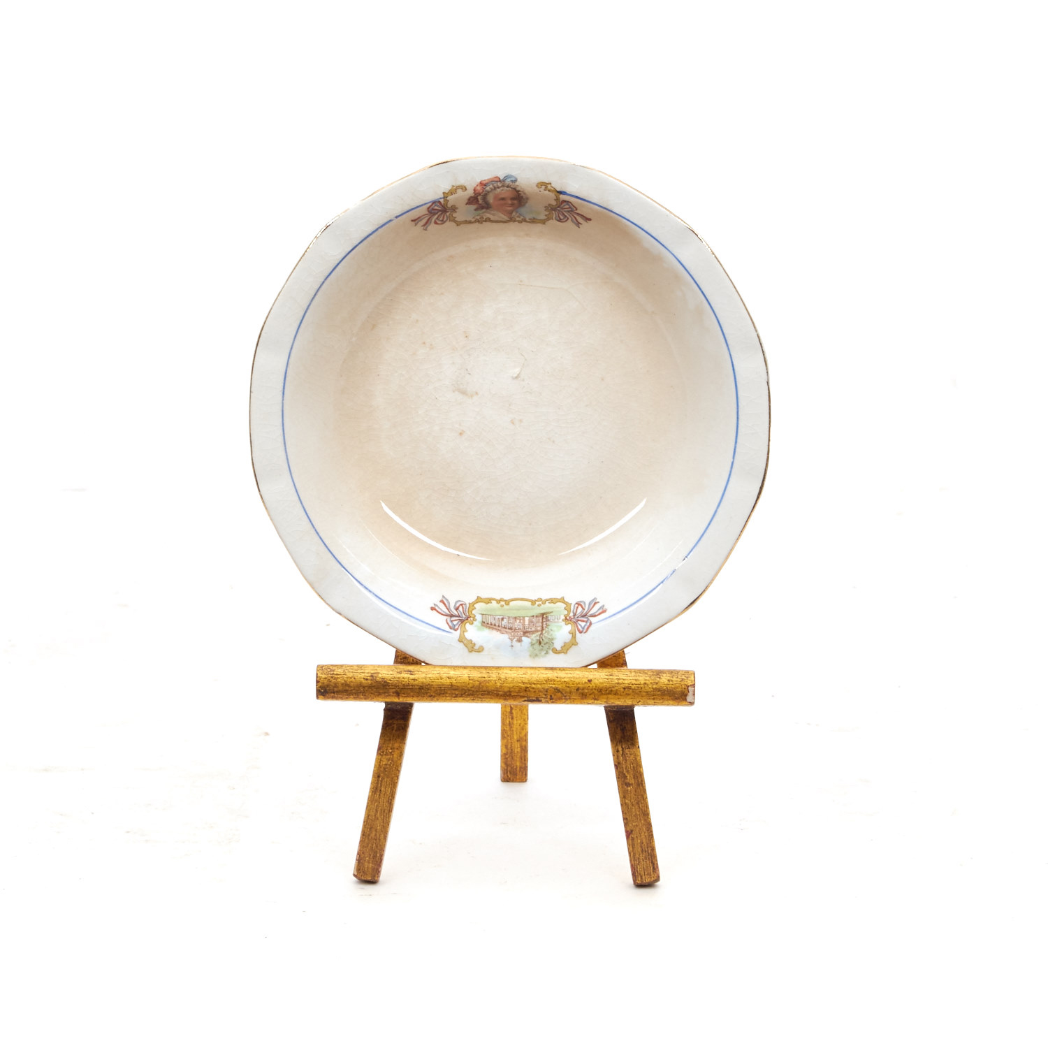 Assortment of Colonial Themed Items