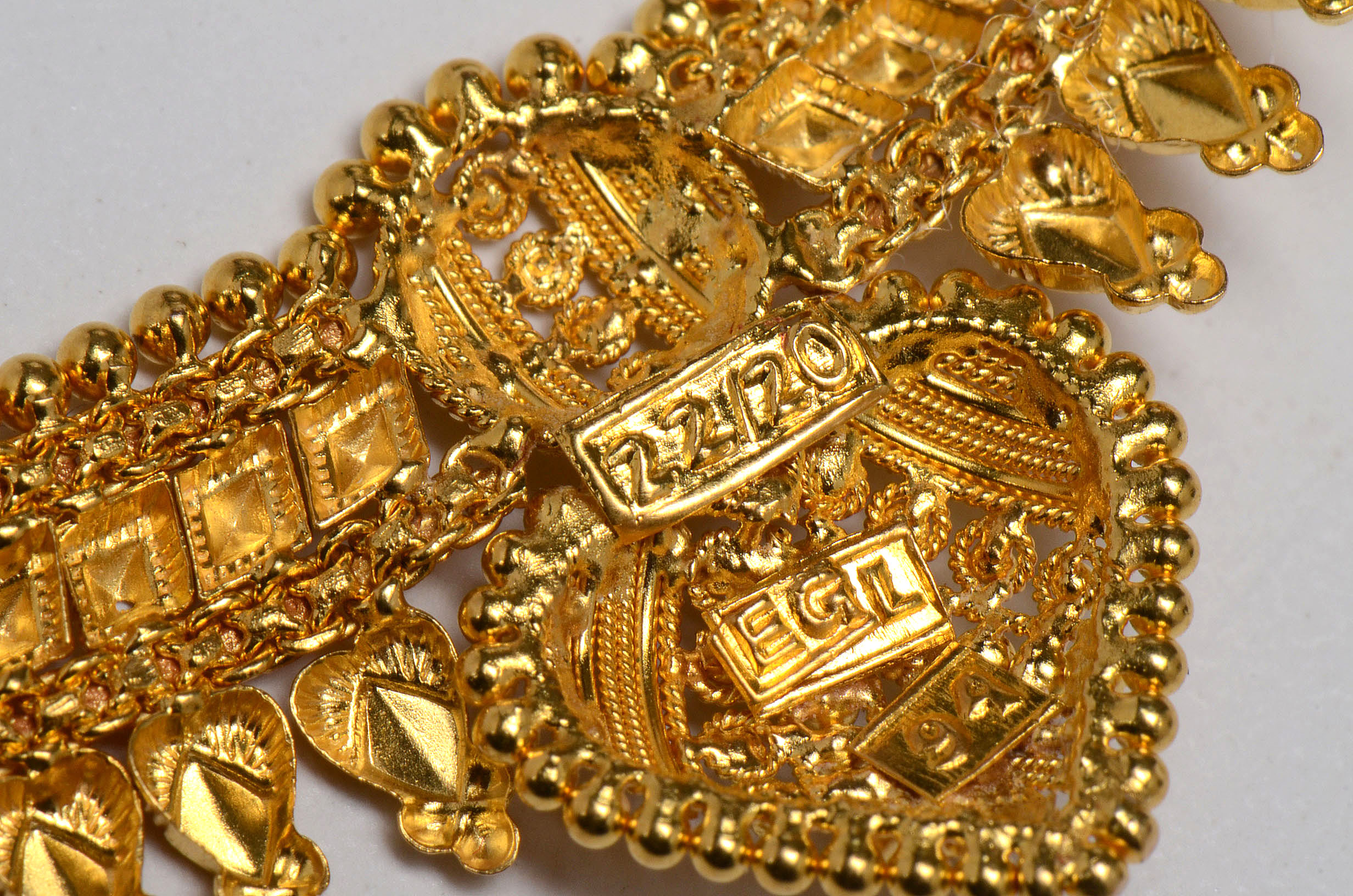 22K Yellow Gold Indian Collar Link Chain Necklace with Hearts