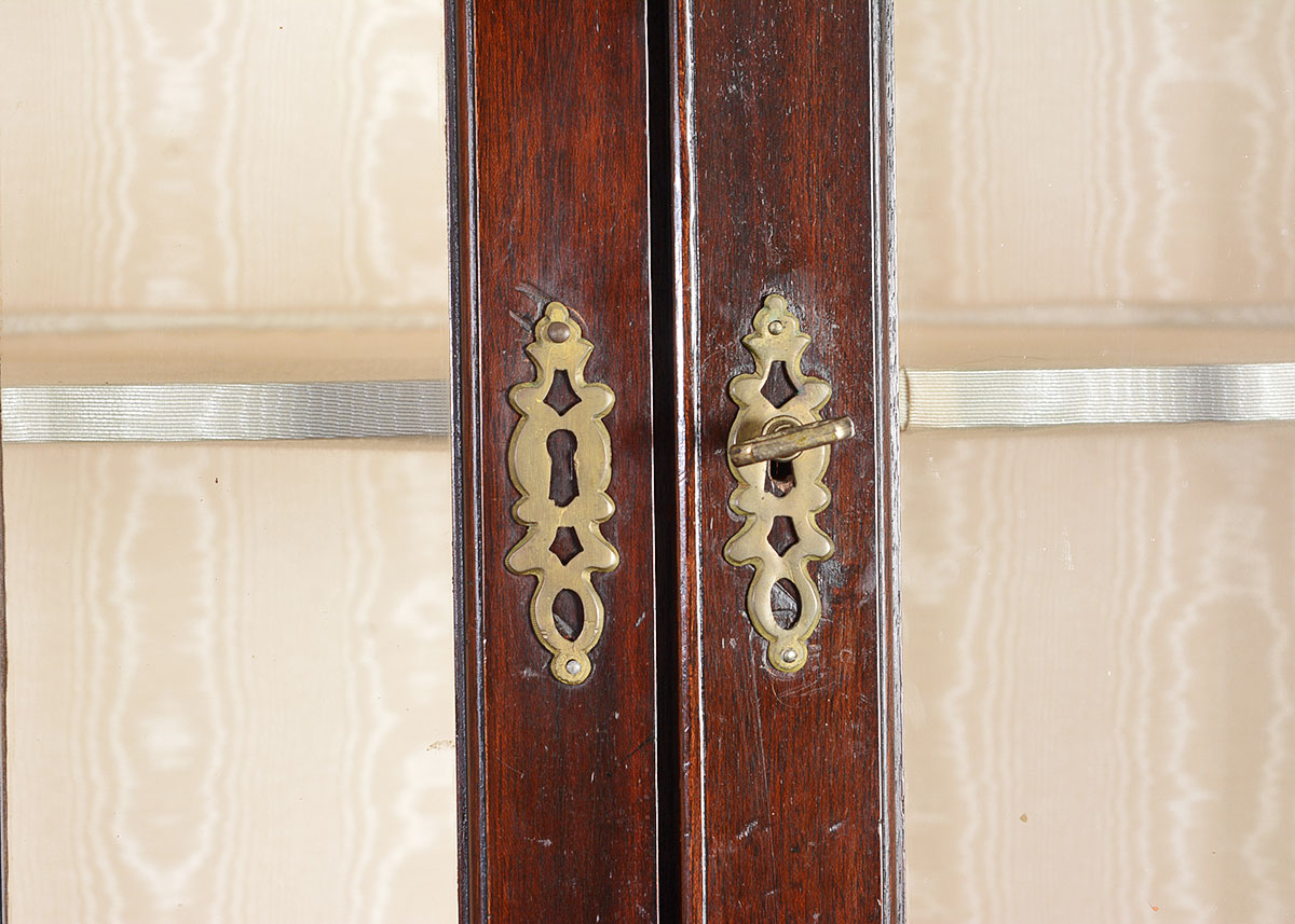 Superb 18th Century Georgian Corner Cabinet