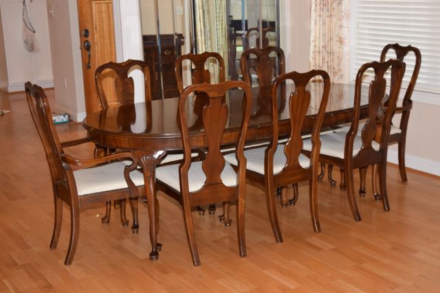 Drexel Queen Anne Style Dining Table with Chairs