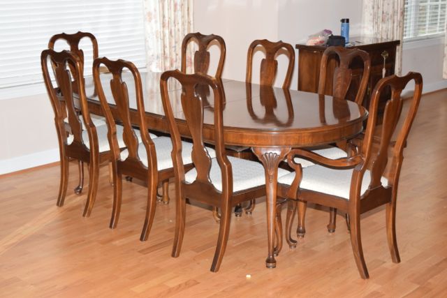 Drexel Queen Anne Style Dining Table with Chairs