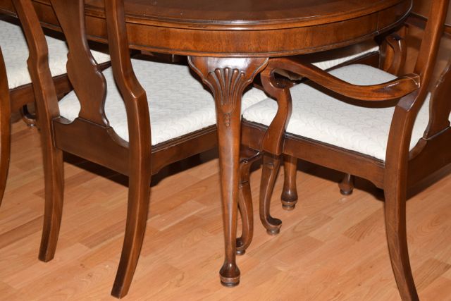 Drexel Queen Anne Style Dining Table with Chairs