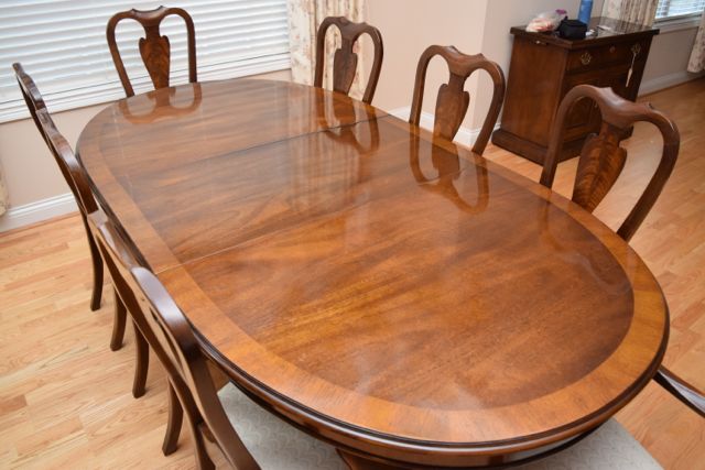 Drexel Queen Anne Style Dining Table with Chairs
