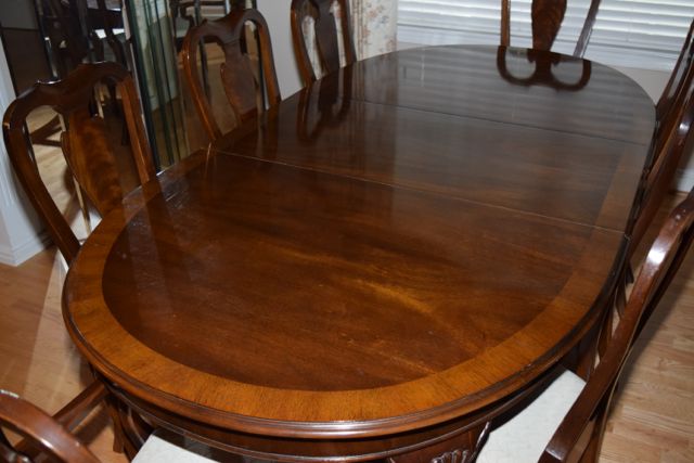 Drexel Queen Anne Style Dining Table with Chairs