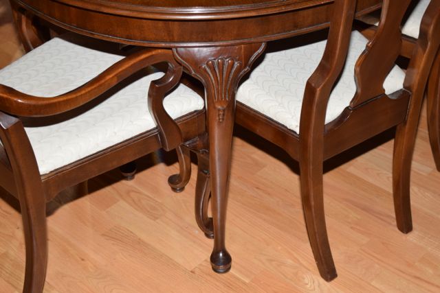 Drexel Queen Anne Style Dining Table with Chairs