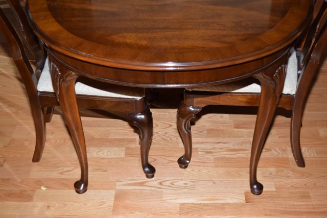 Drexel Queen Anne Style Dining Table with Chairs